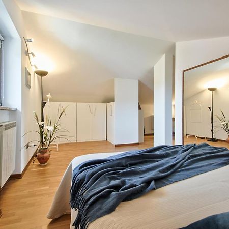 5 Miglia Apartment La Mansarda A Collegno Bagian luar foto