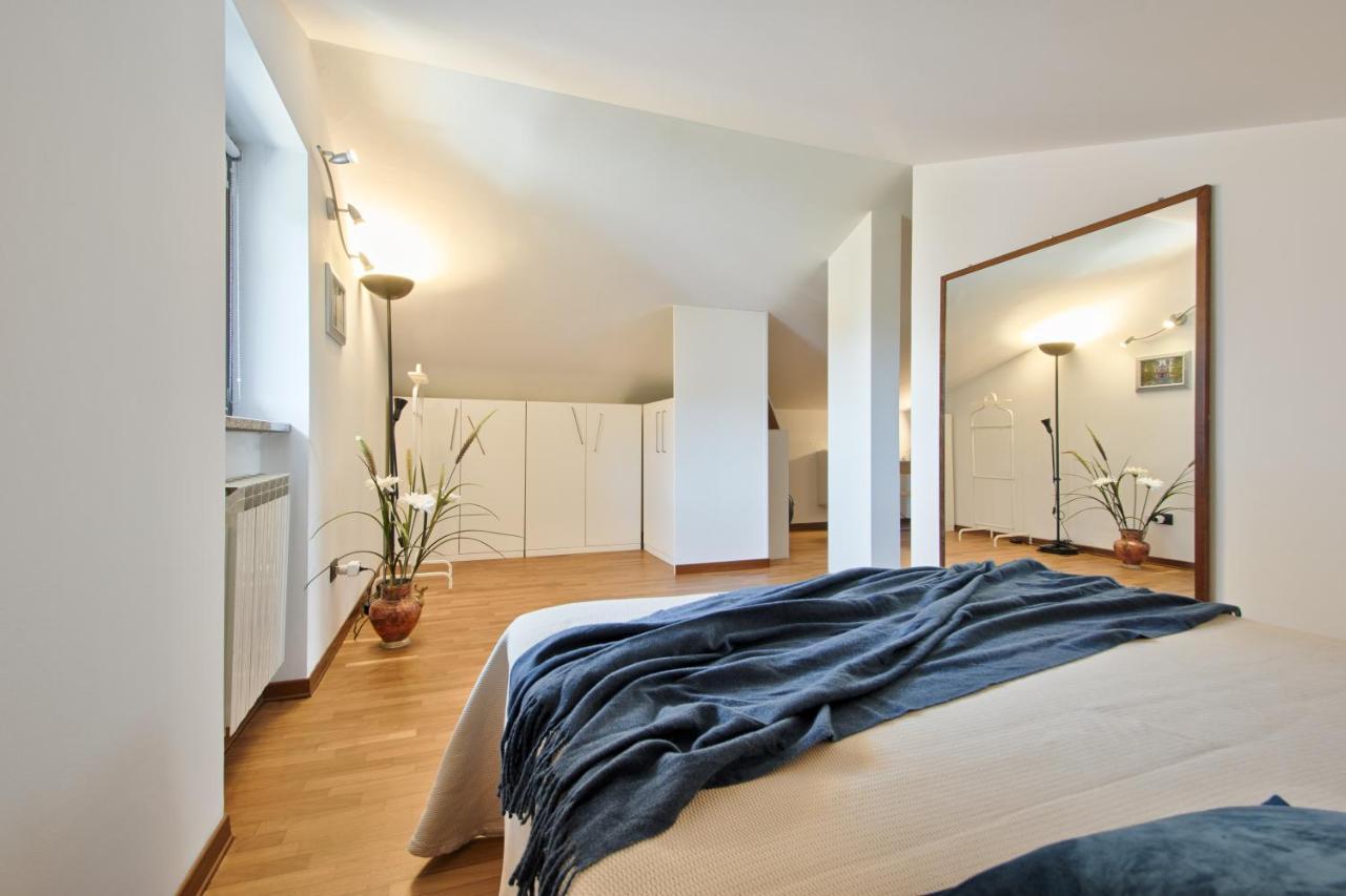 5 Miglia Apartment La Mansarda A Collegno Bagian luar foto