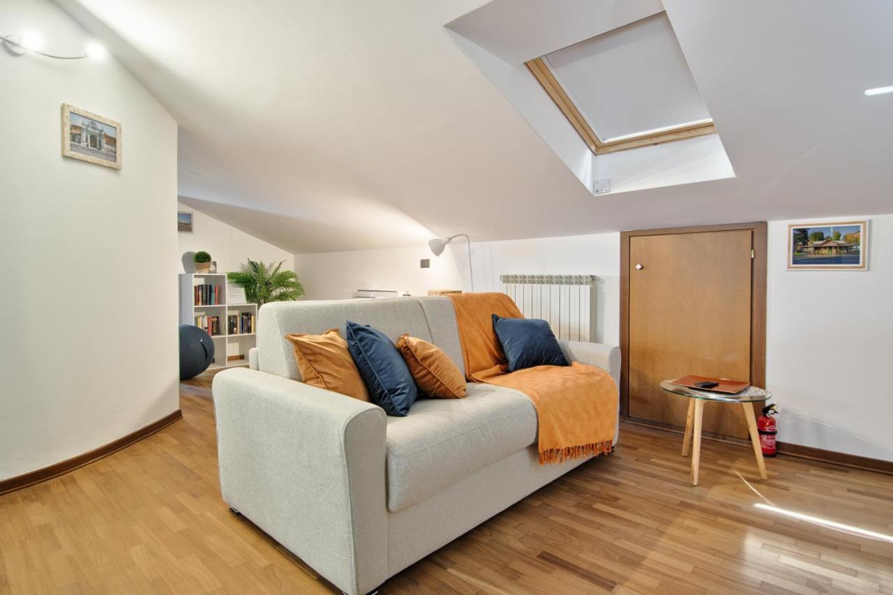 5 Miglia Apartment La Mansarda A Collegno Bagian luar foto