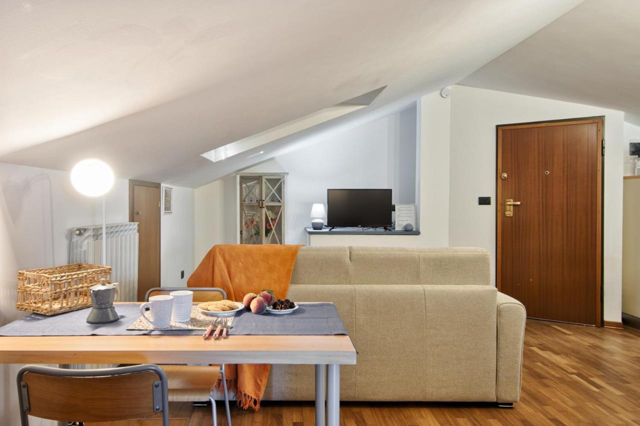 5 Miglia Apartment La Mansarda A Collegno Bagian luar foto