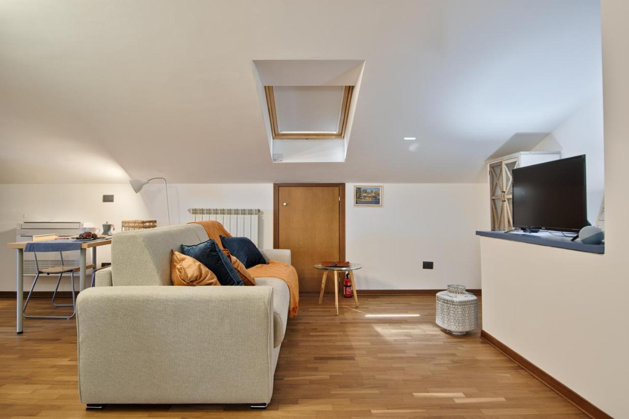 5 Miglia Apartment La Mansarda A Collegno Bagian luar foto