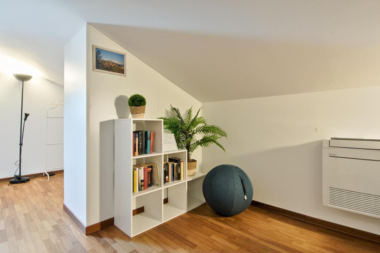 5 Miglia Apartment La Mansarda A Collegno Bagian luar foto